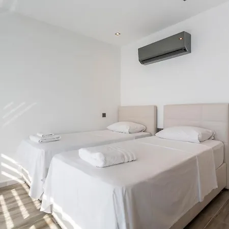 빌라 Sleeps 8 With Pool Air Con And Wifi