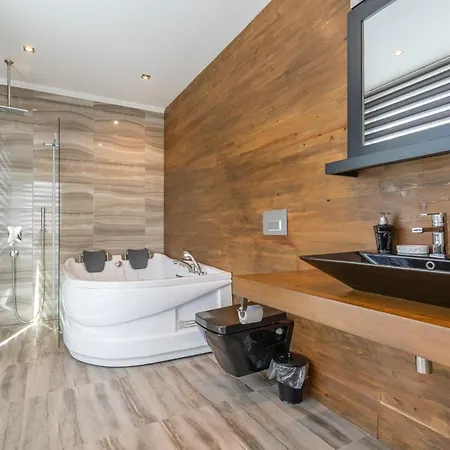 Sleeps 8 With Pool Air Con And Wifi 빌라