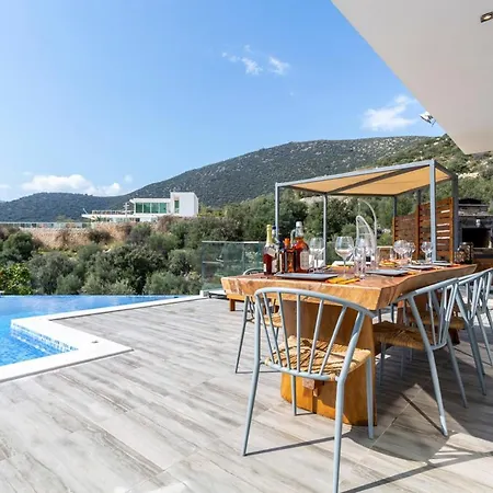 Sleeps 8 With Pool Air Con And Wifi 빌라 *
