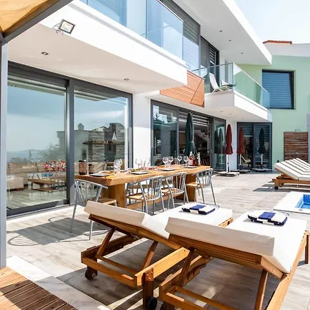Sleeps 8 With Pool Air Con And Wifi *