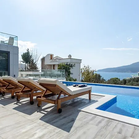 Sleeps 8 With Pool Air Con And Wifi *