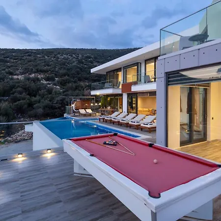Sleeps 8 With Pool Air Con And Wifi Villa